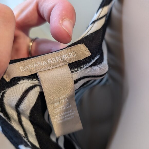 Banana Republic Black and White Short Sleeve Top Size Medium - Picture 3 of 3